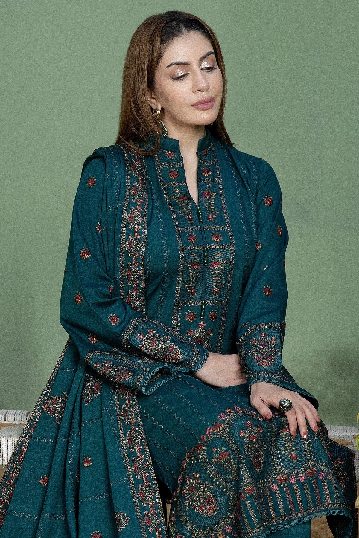 Unstitched Dhanak Stuff Full Embroidered Suit With Dhanak Embroiderd Shawl