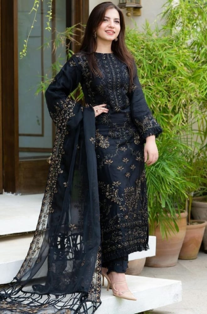 NS-32 Un-Stitched Lawn Embroidered 3pc With Organza Embroidered Dupatta